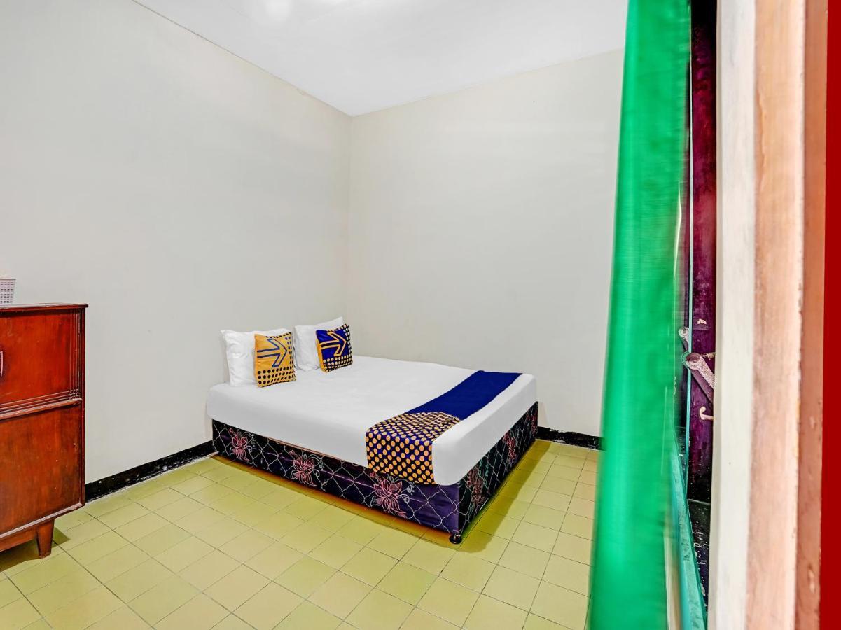 Spot On 90098 Anak Mama Guesthouse Sidoarjo Exterior foto