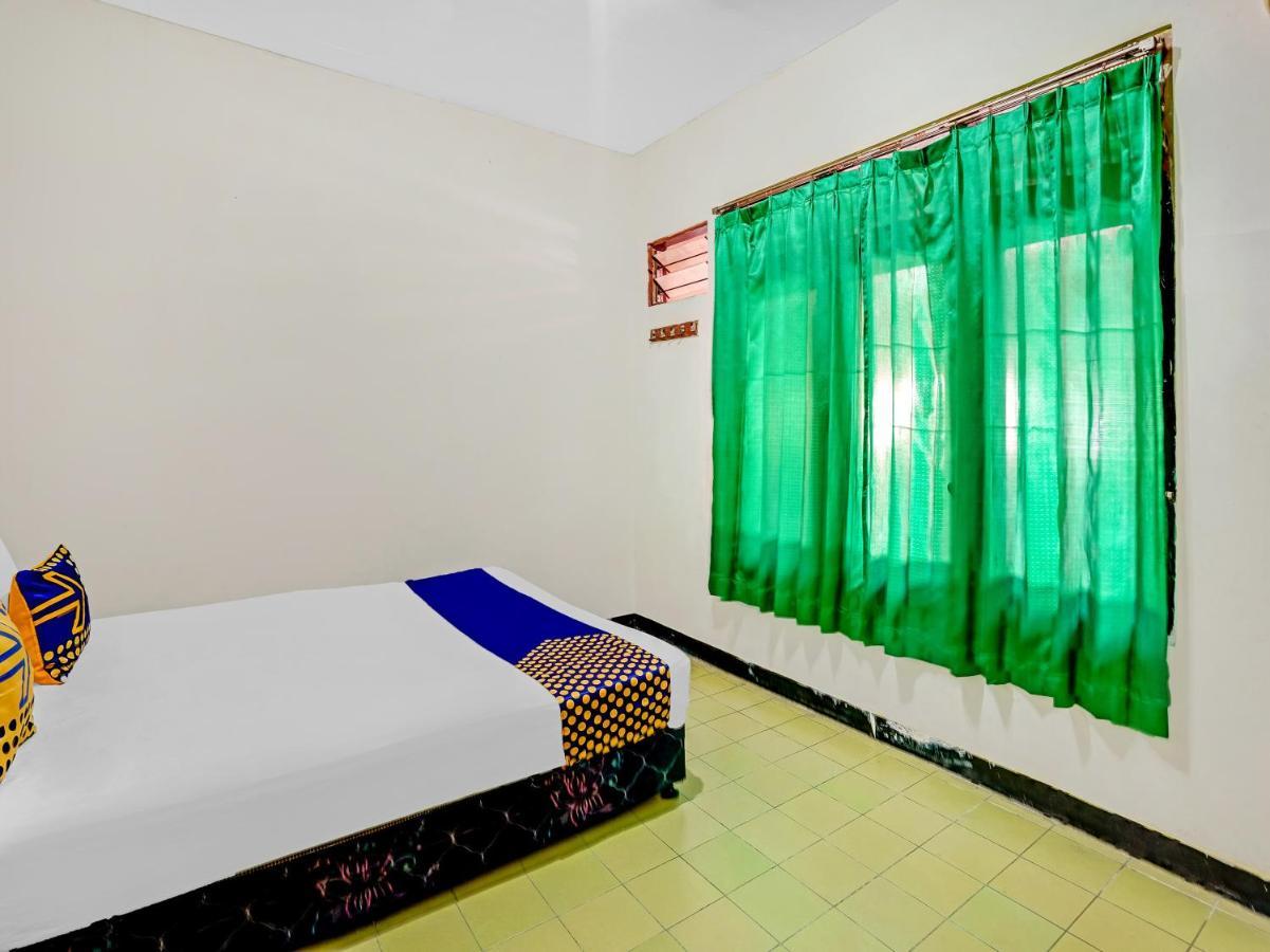 Spot On 90098 Anak Mama Guesthouse Sidoarjo Exterior foto